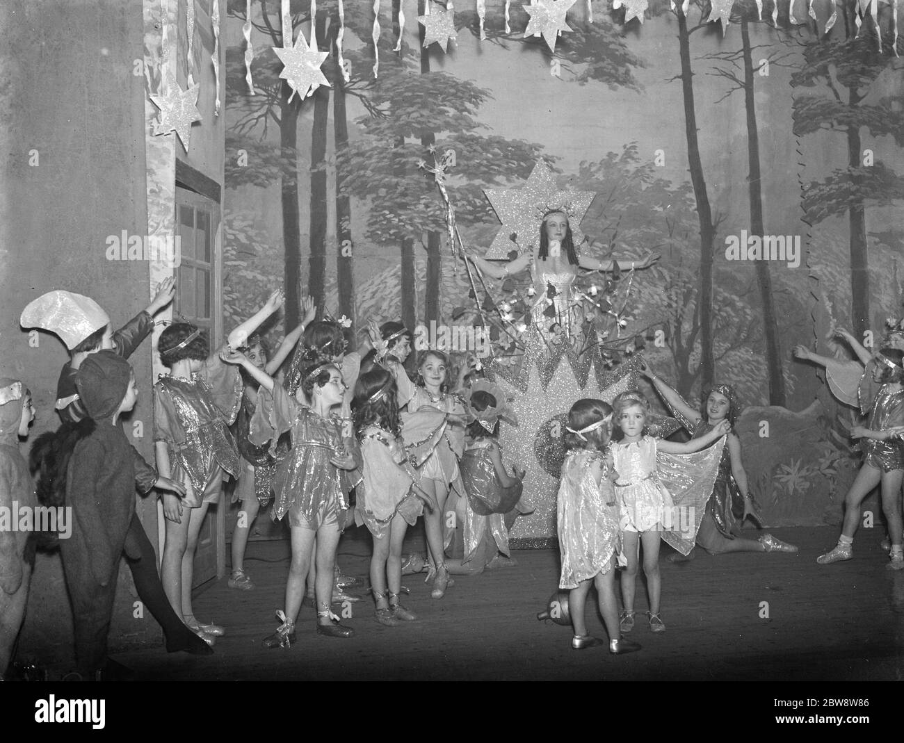 Eine Pantomime-Aufführung von "Rotkäppchen" in Eltham, London. 1938 Stockfoto
