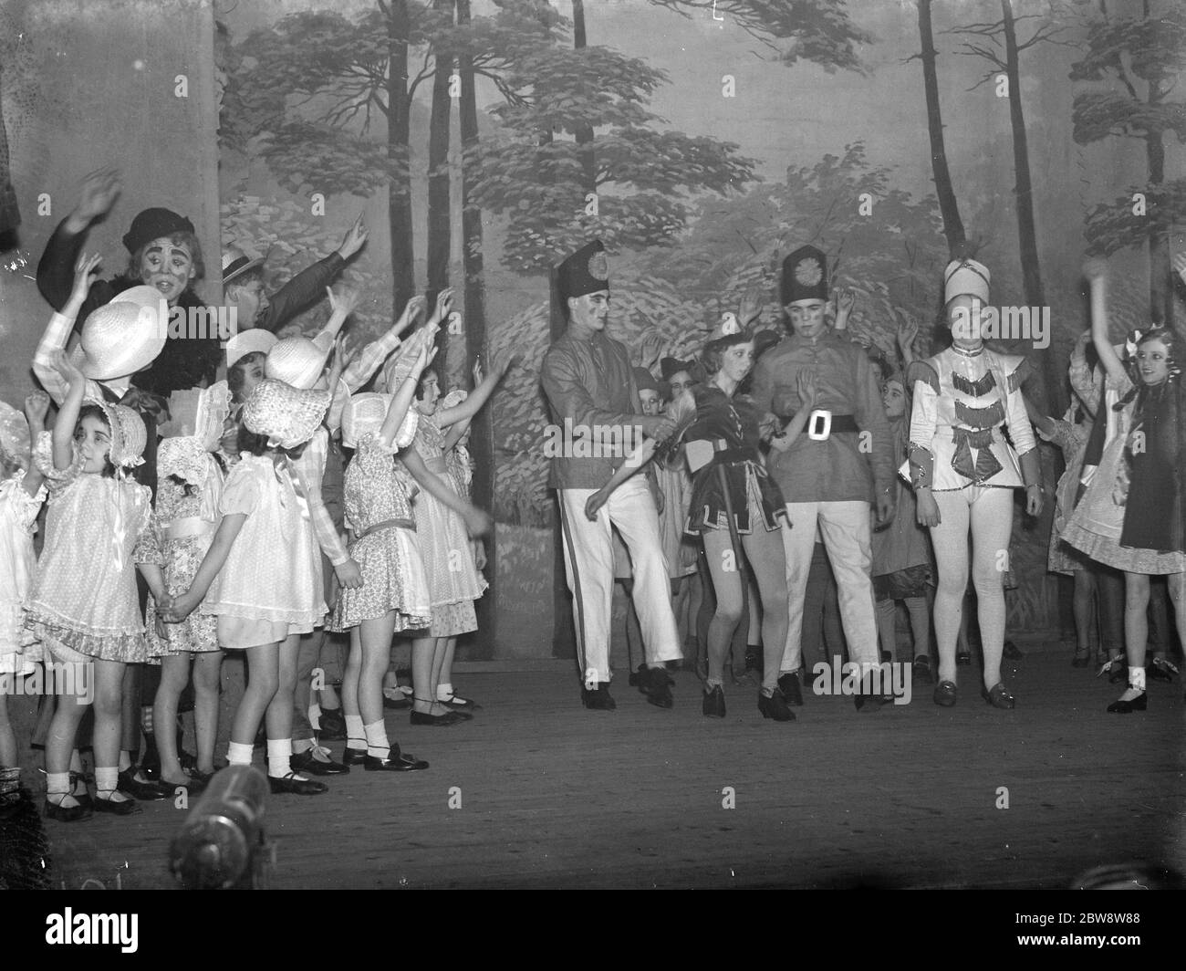 Pantomime Aufführung von "Rotkäppchen" in Eltham, London. 1938 Stockfoto