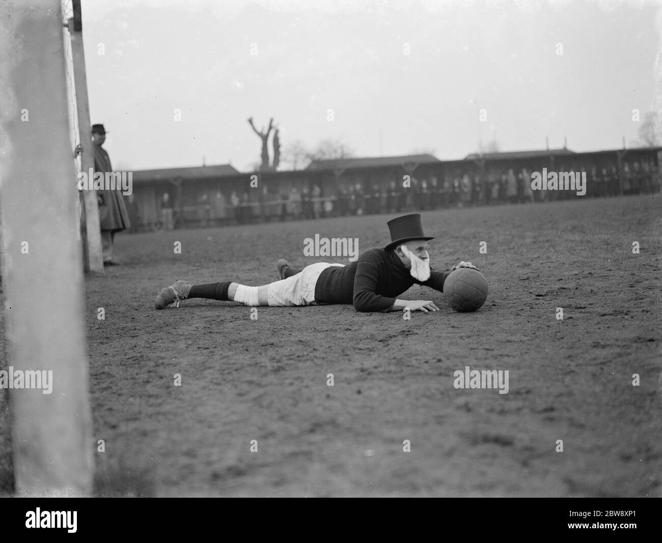 Die Woolwich Metropolitan Police Football Club nehmen Teil an einem neuen Fußballspiel. 1939 Stockfoto