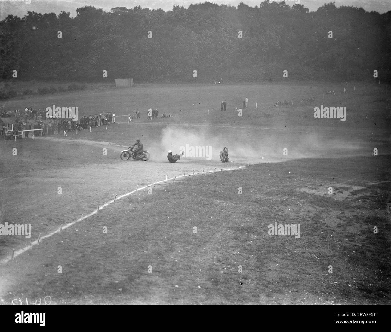Ein Motorrad-Crash in einem der Rennen bei Marken Luke . 1938 . Stockfoto