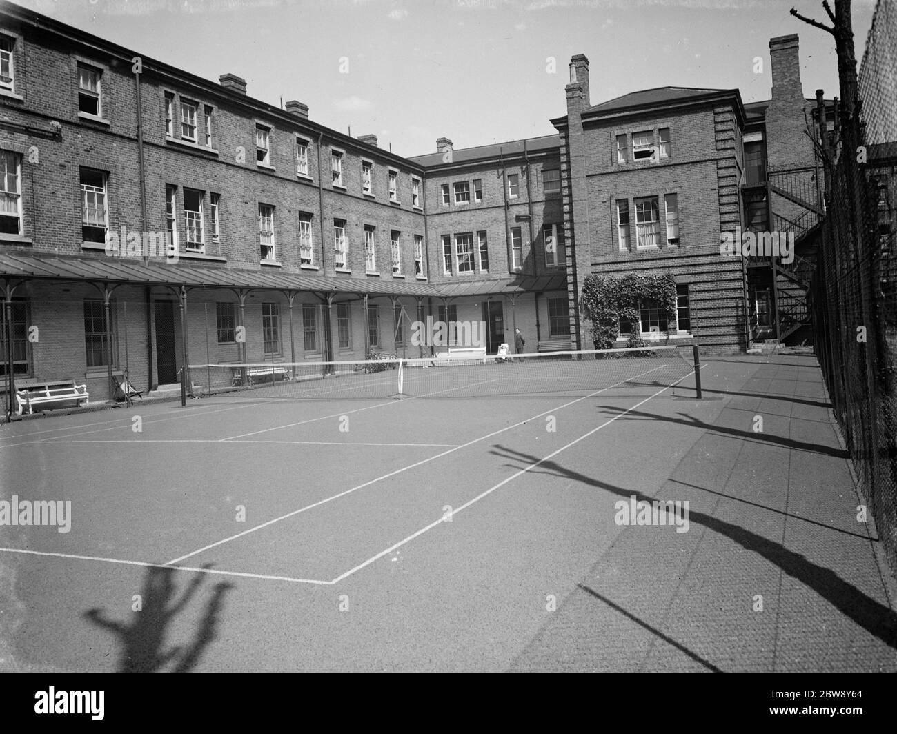 Tennisplätze im Val de Travers. 1938 Stockfoto