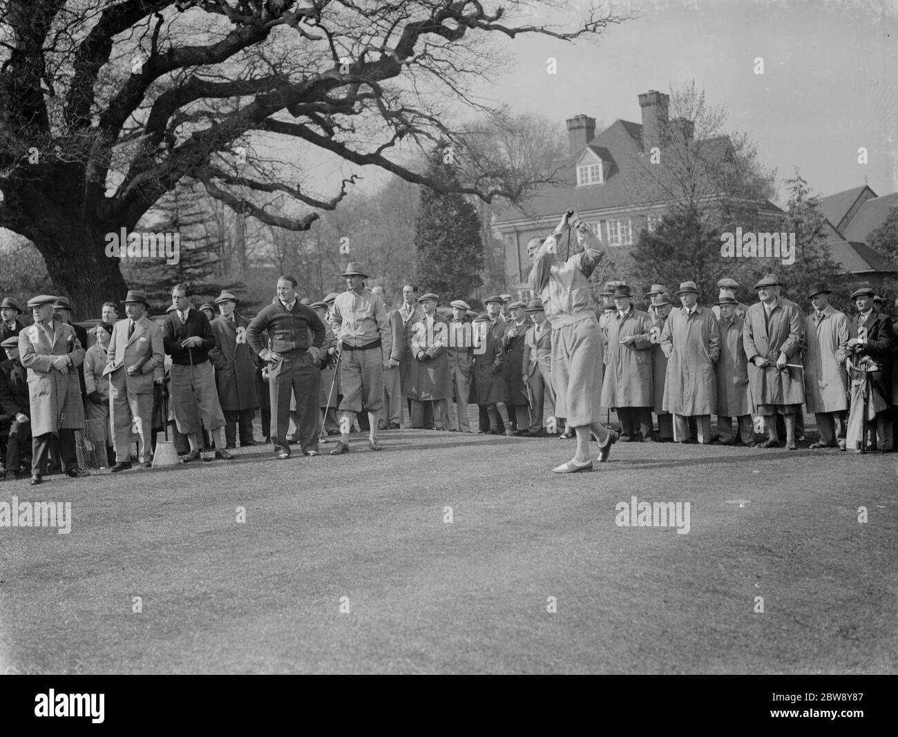 Kent Amateure gegen Profis Golf-Spiel. Alfred Padgham spielt eine Fahrt. 1938 Stockfoto