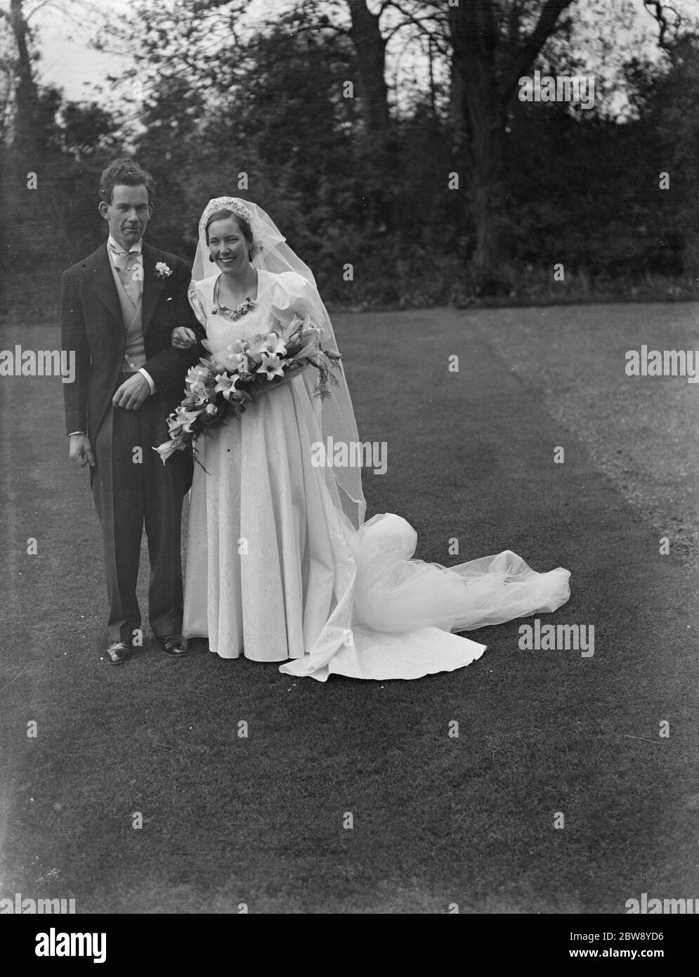 Die Hochzeit von J A Major und Miss C M Bell . Die Braut und Bräutigam . 29. April 1939 Stockfoto