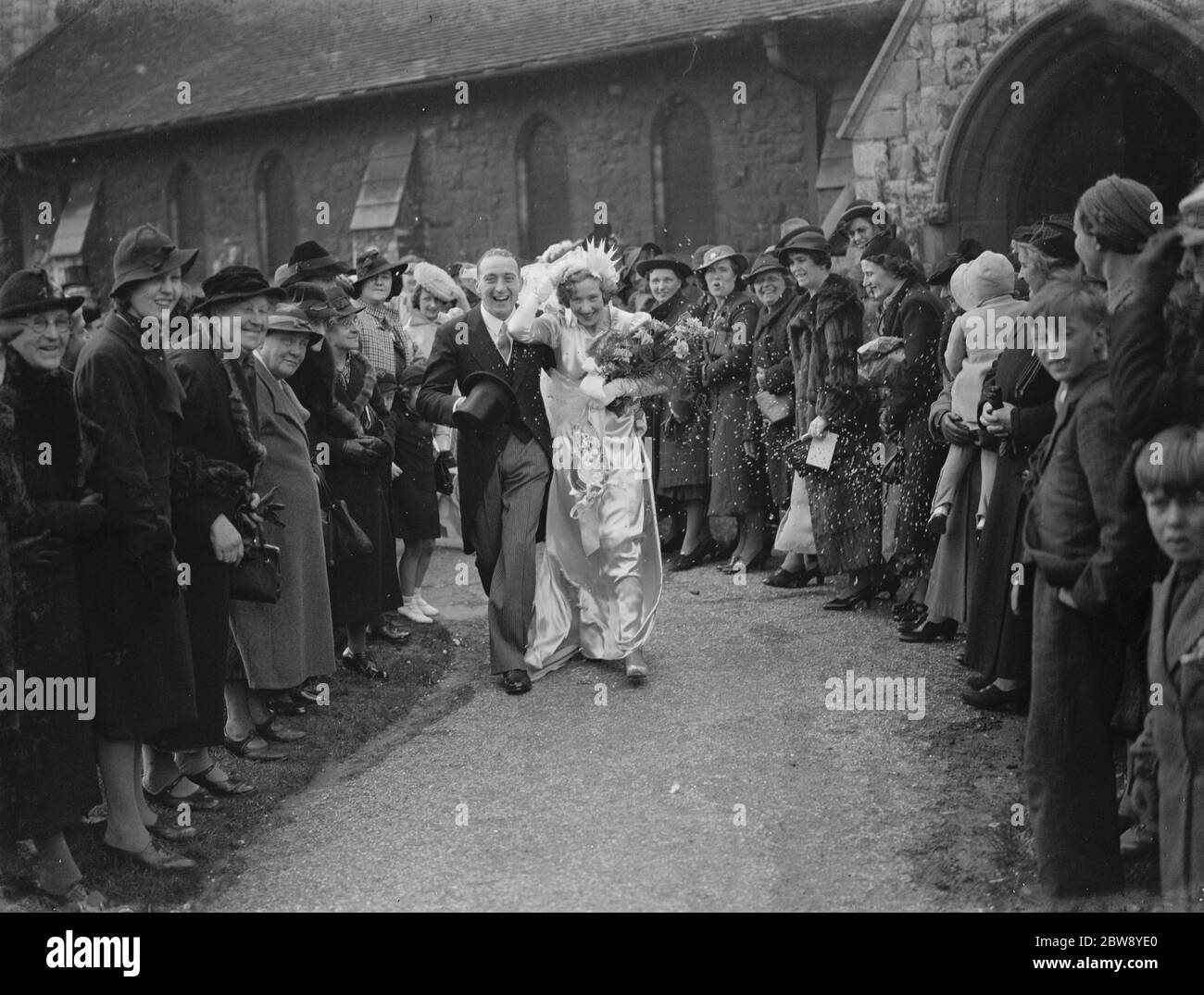 Die Hochzeit von B J Fyson und Miss Irene Benham in Eltham. 1939 Stockfoto