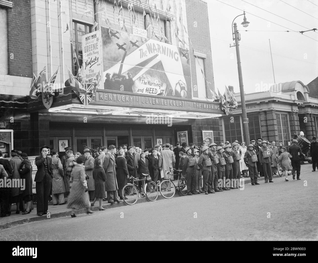 Ein nationaler Service Anti-Flugzeuge Display im State Cinema in Dartford, Kent. 1939 Stockfoto