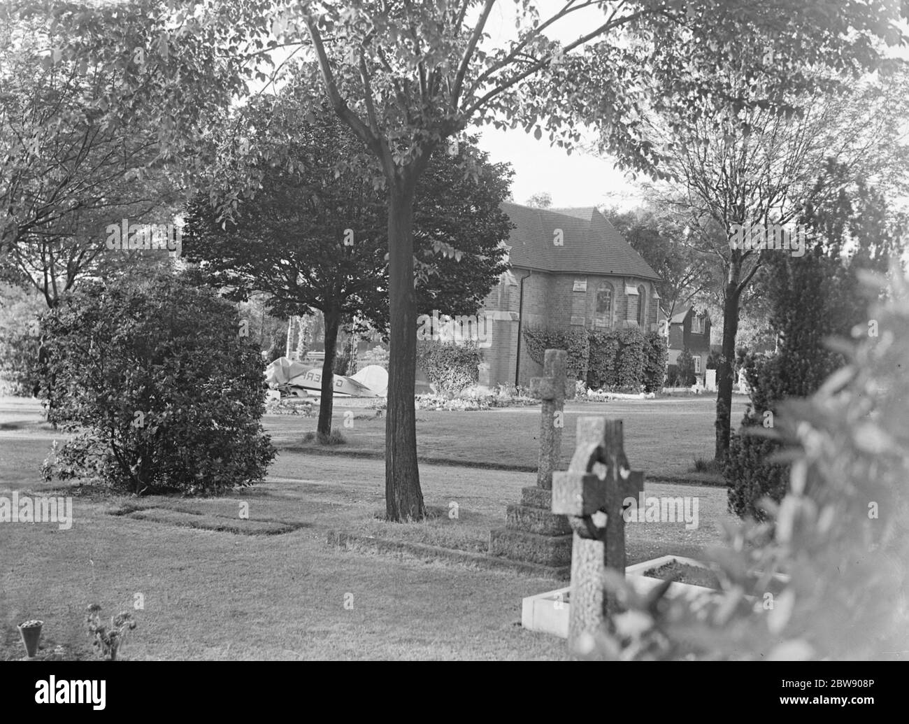 Alfred Stanley Bacon wurde sofort getötet, als das Flugzeug, das er flog, in Bromley Hill Cemetery in der Nähe von Catford, London abgestürzt war. Der Flieger war an Bord einer Broughton - Blayney Brawney ' G-AERF ', auf einem Flug von Hanworth zum Ramsgate Flughafen. Foto zeigt den Ort des Absturzes. Juni 1937 Stockfoto