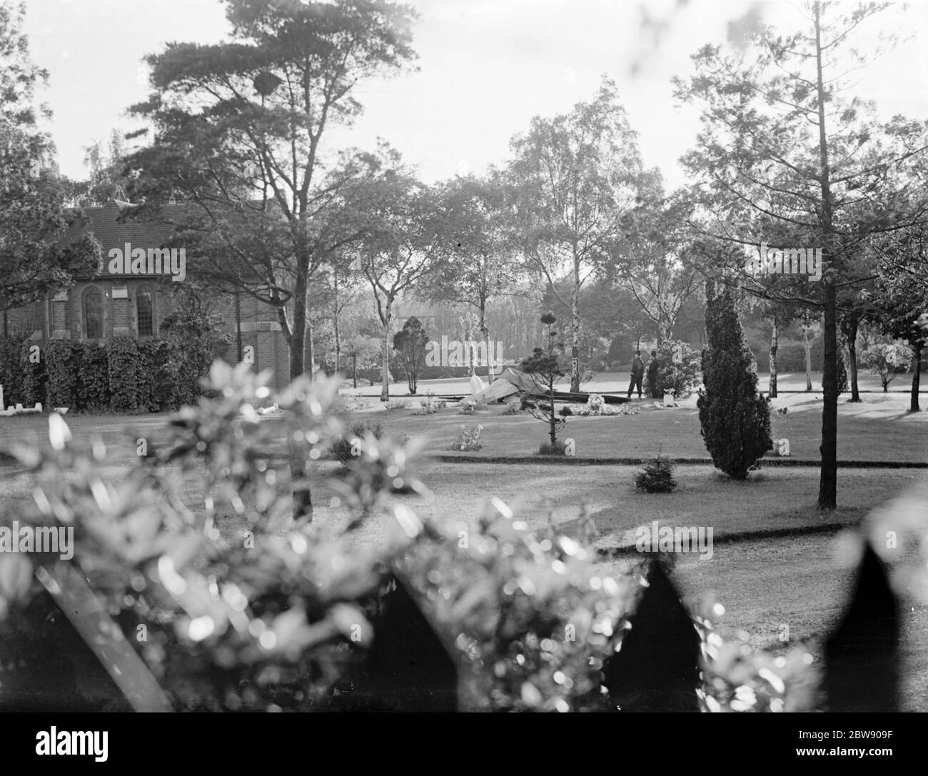 Alfred Stanley Bacon wurde sofort getötet, als das Flugzeug, das er flog, in Bromley Hill Cemetery in der Nähe von Catford, London abgestürzt war. Der Flieger war an Bord einer Broughton - Blayney Brawney ' G-AERF ', auf einem Flug von Hanworth zum Ramsgate Flughafen. Foto zeigt den Ort des Absturzes. Juni 1937 Stockfoto