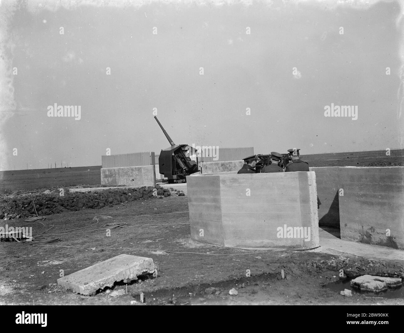 Anti-Flugzeug-Pistole Crew Training mit einem Prädiktor auf der rechten Hand Emplacement . 1936 Stockfoto