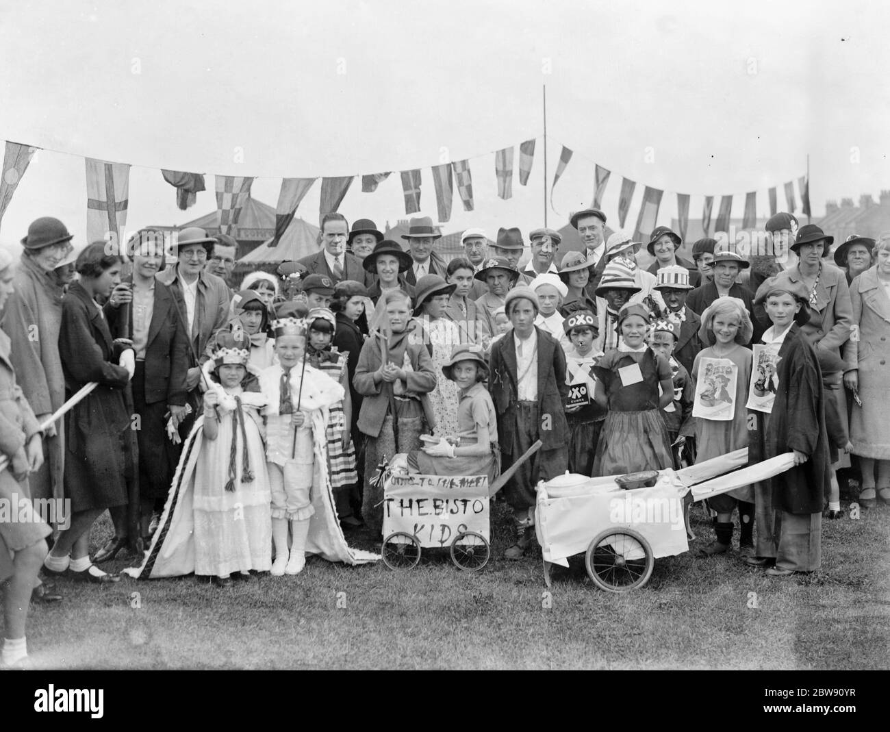 Die Krönung Karneval in Stein, Kent, um die Krönung von König George VI zu feiern. 1937 Stockfoto