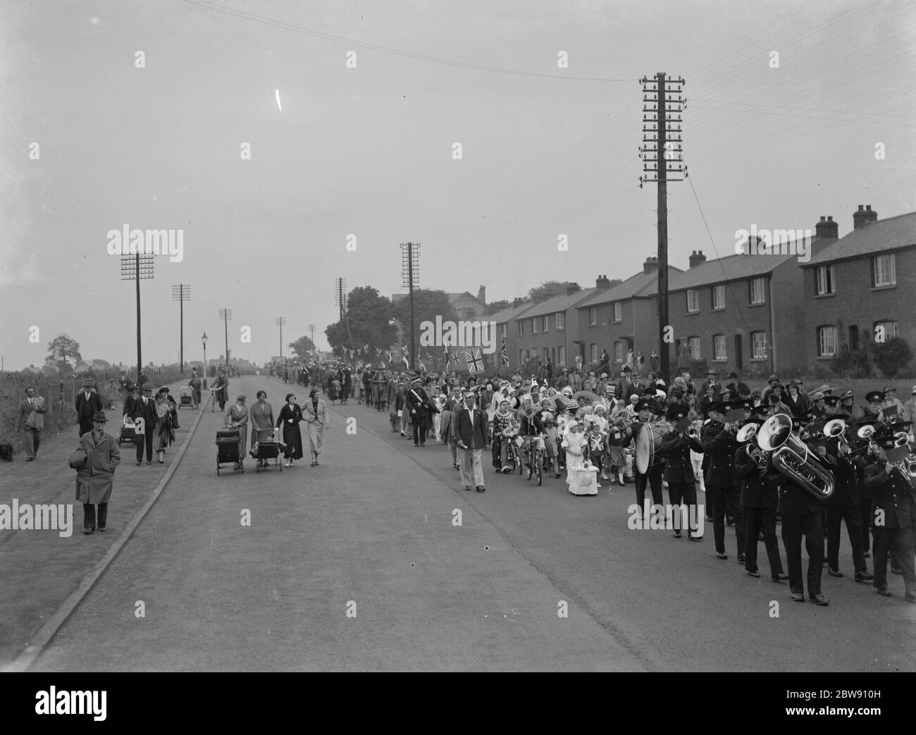 Die Krönung Karneval durch die Straße von Stein, Kent, um die Krönung von König George VI zu feiern. 1937 Stockfoto