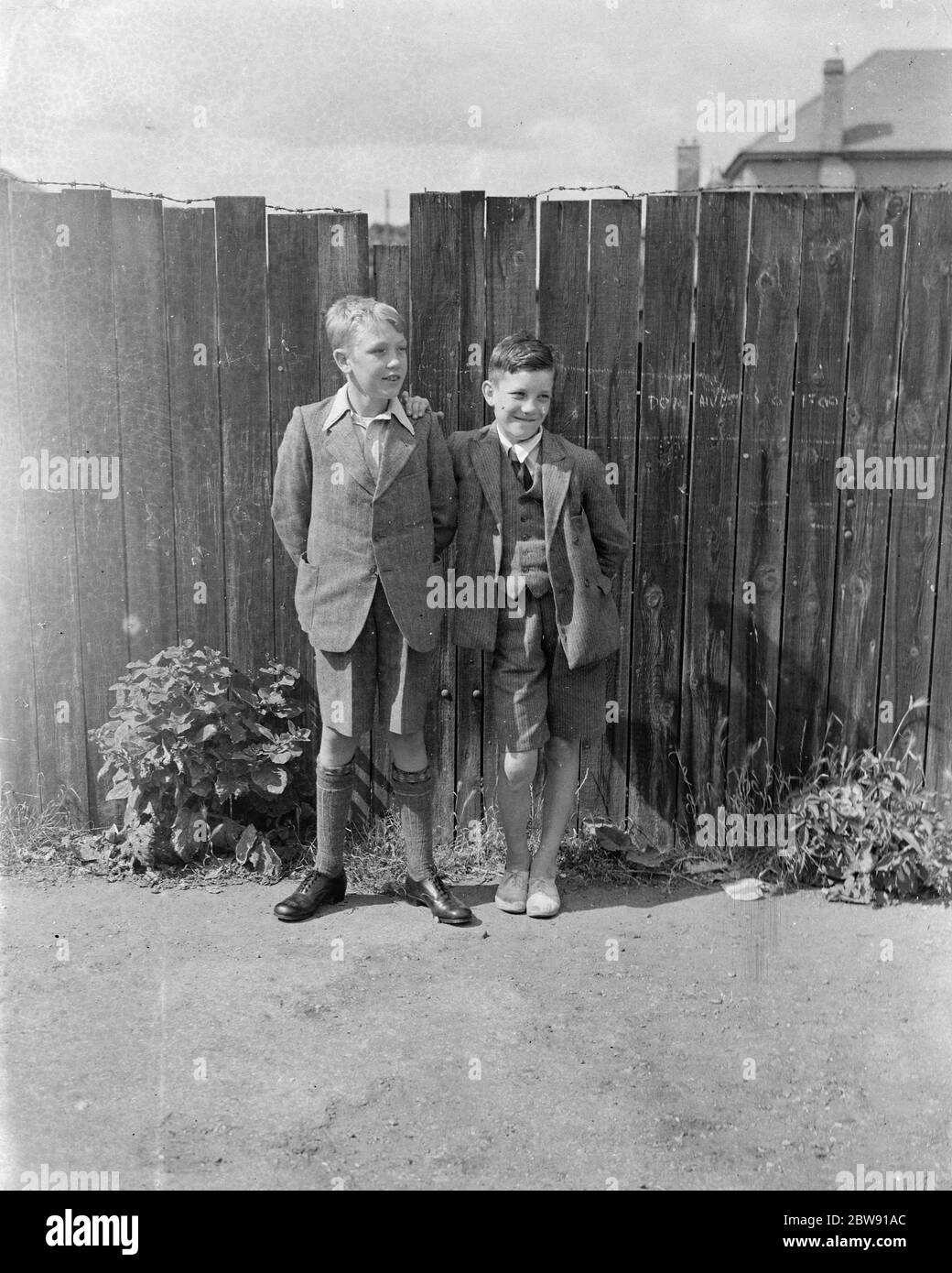 Alan Brigden und John Huddins, die beiden Jungen, die aus Dartford Lake, Kent gerettet wurden. 1939 Stockfoto