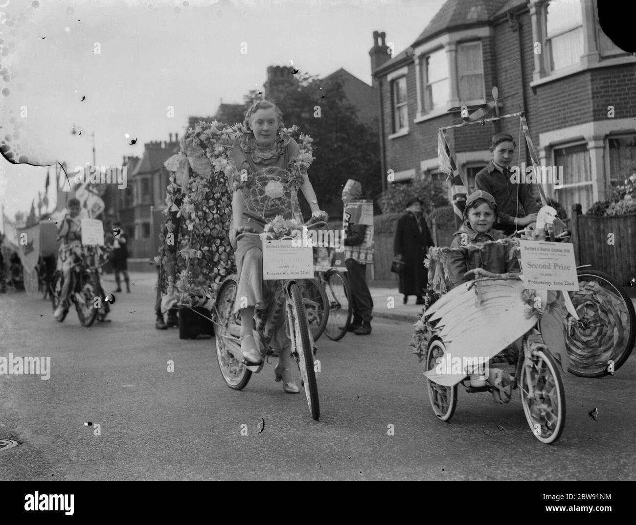 Dekoriert Zyklen in der Dartford Karneval Prozession . 1939 . Stockfoto