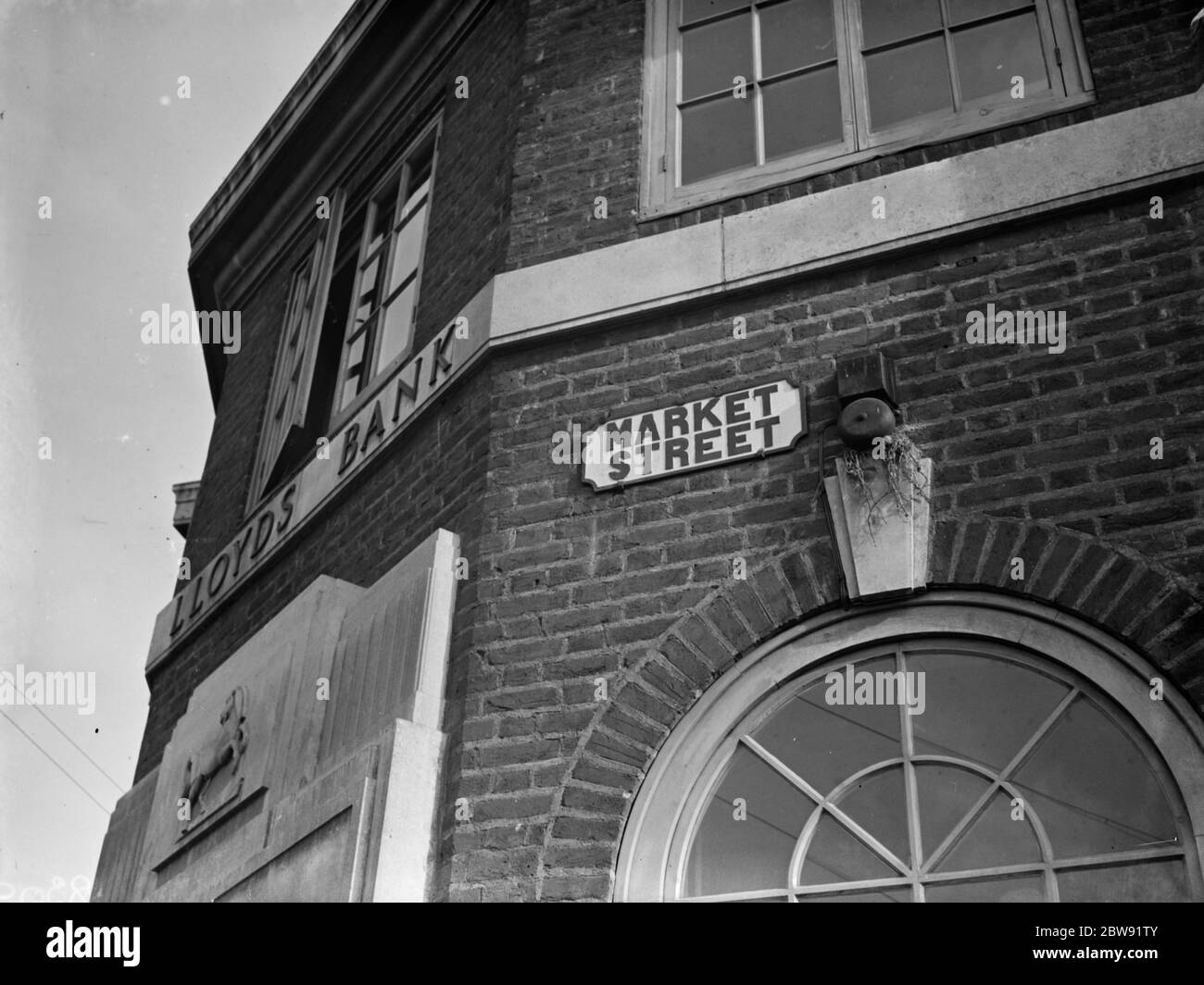 Ein Vogel ' s Nest in einer Alarmglocke in Dartford, Kent 1938 Stockfoto