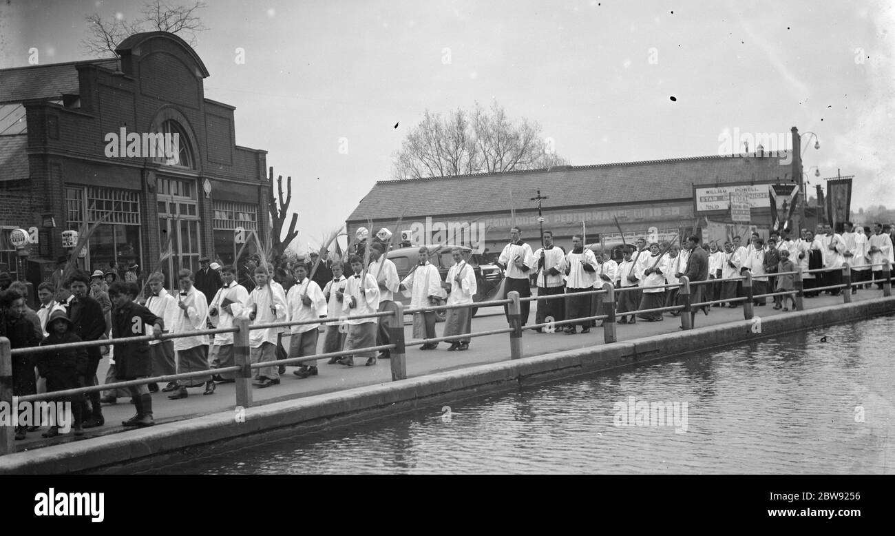 Chorknaben in Prozession während Palmsonntag . 1936 Stockfoto