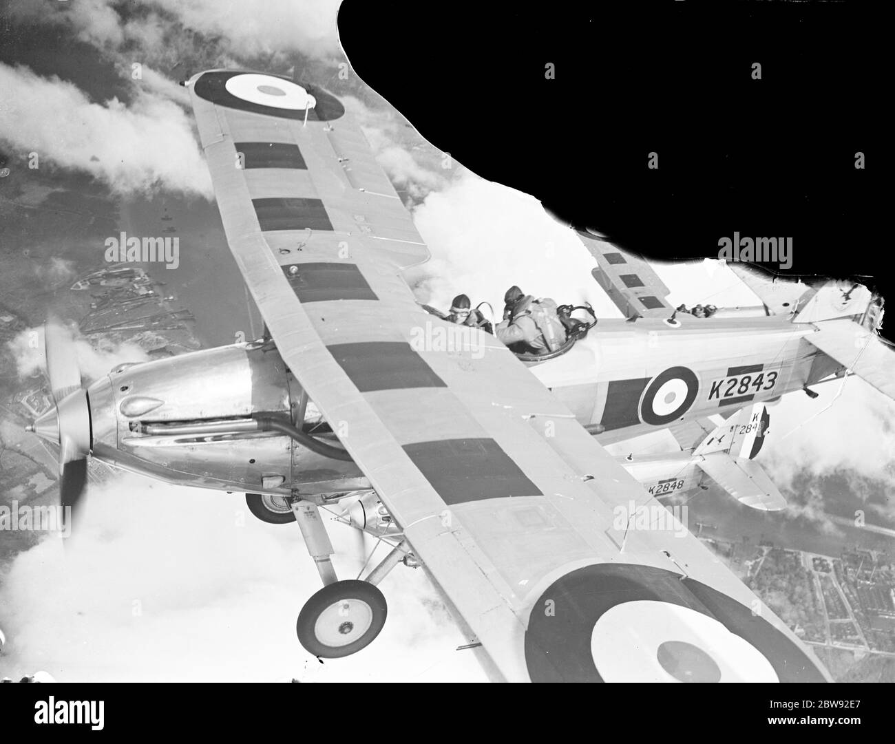 Ein Hawker Dämon der No. 23 Squadron RAF fliegt über die Medway Gegend in Kent. 1939 Stockfoto