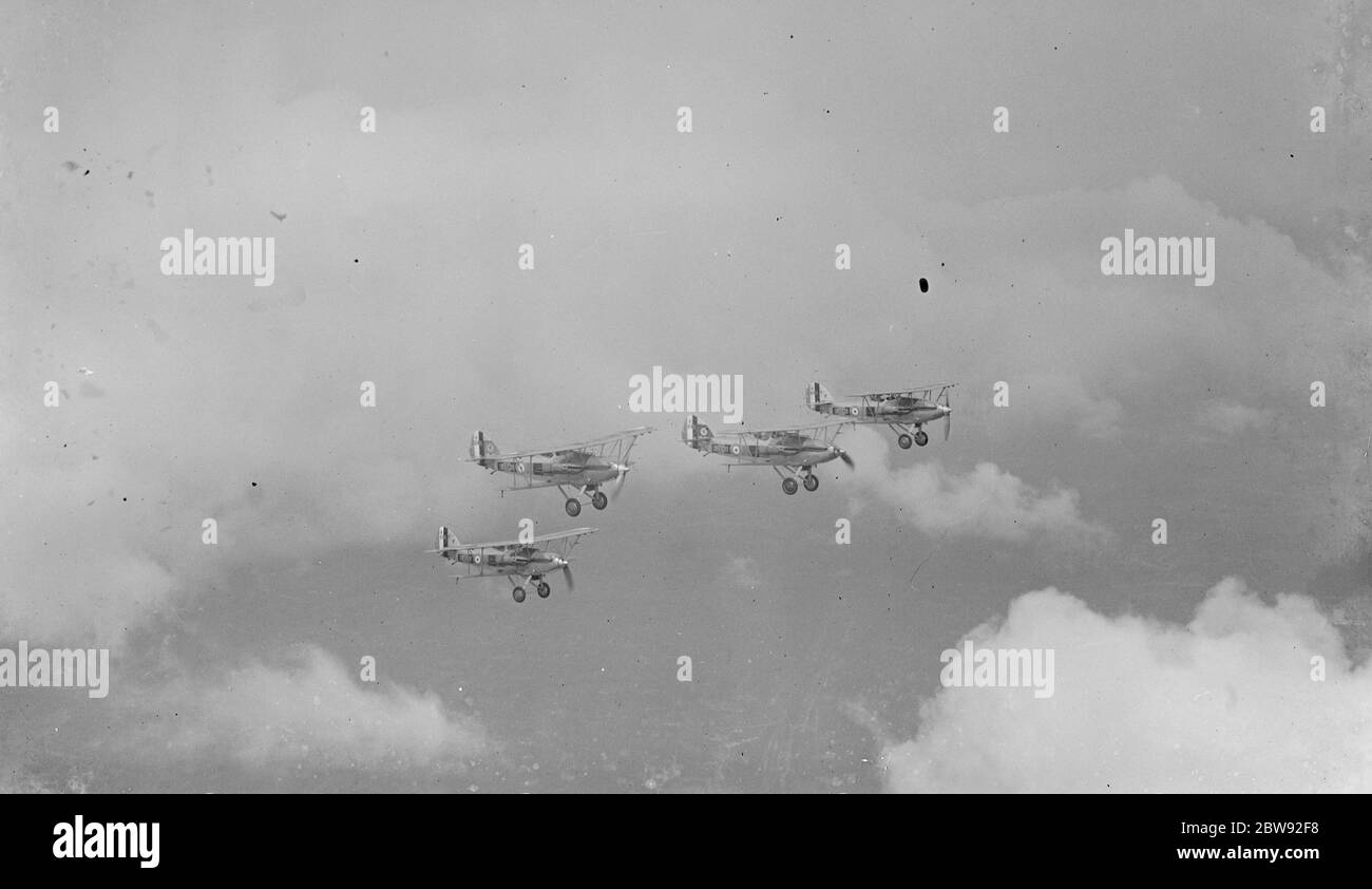 Hawker Harts von No. 23 Squadron RAF fliegen in Formation. 1939 Stockfoto