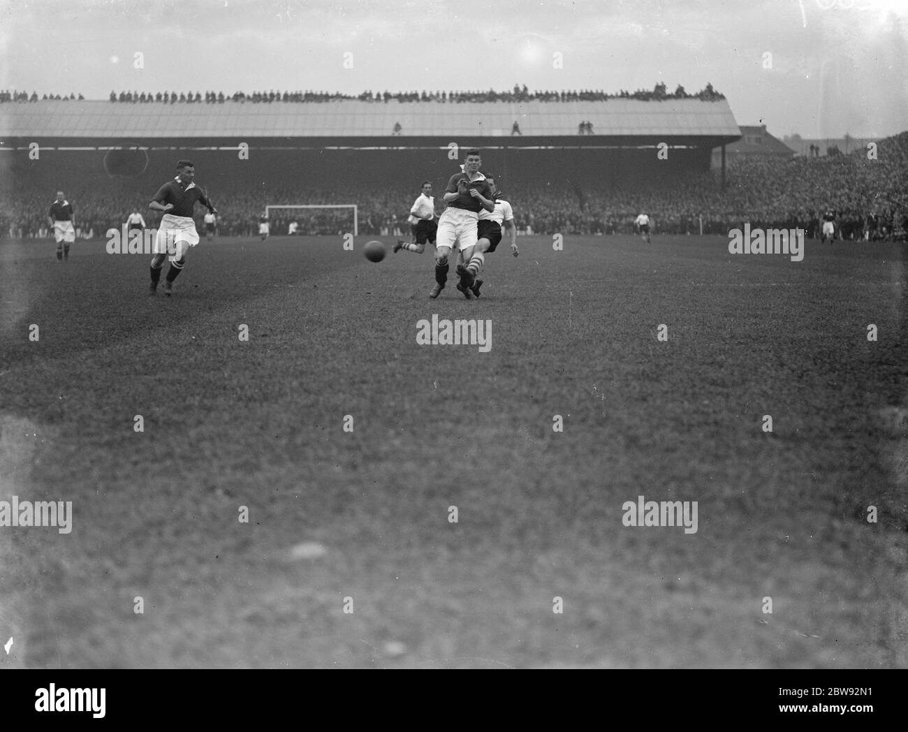 Action auf dem Fußballplatz . 1939 Stockfoto