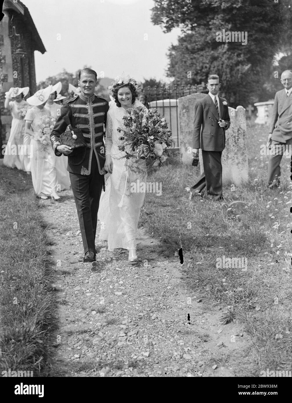 Die Hochzeit von Herrn Archie Percival Laurie Batsom RA und Miss Iris Ivy Gwen Kemp . Die Braut und Bräutigam . 1939 Stockfoto