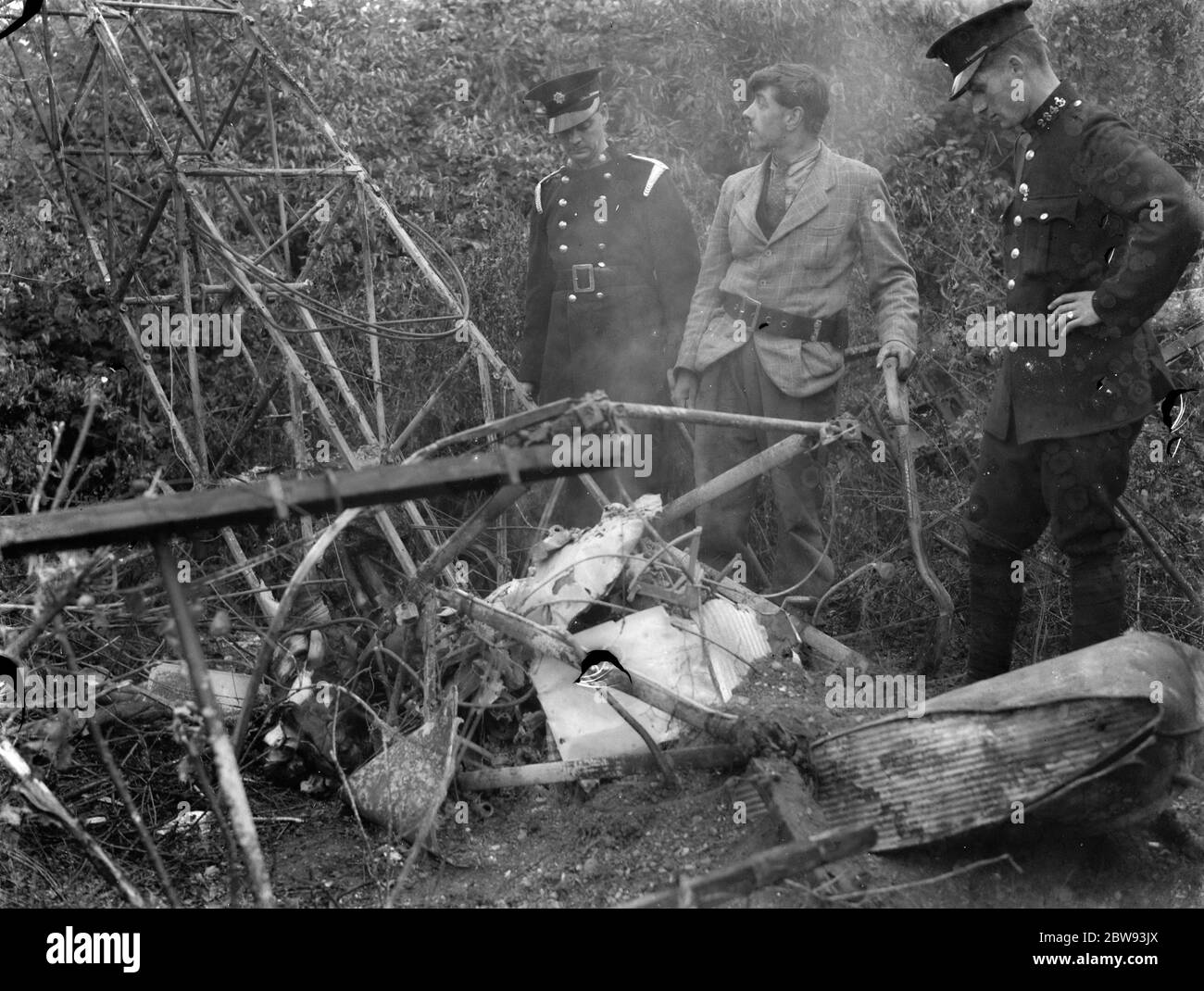 Die Skelettreste eines de Havilland Tiger Moth , die in der Nähe von Wilmington abgestürzt , Kent . Nur der Rahmen des Flugzeugs bleibt nach dem Absturz zurück. 1939 Stockfoto