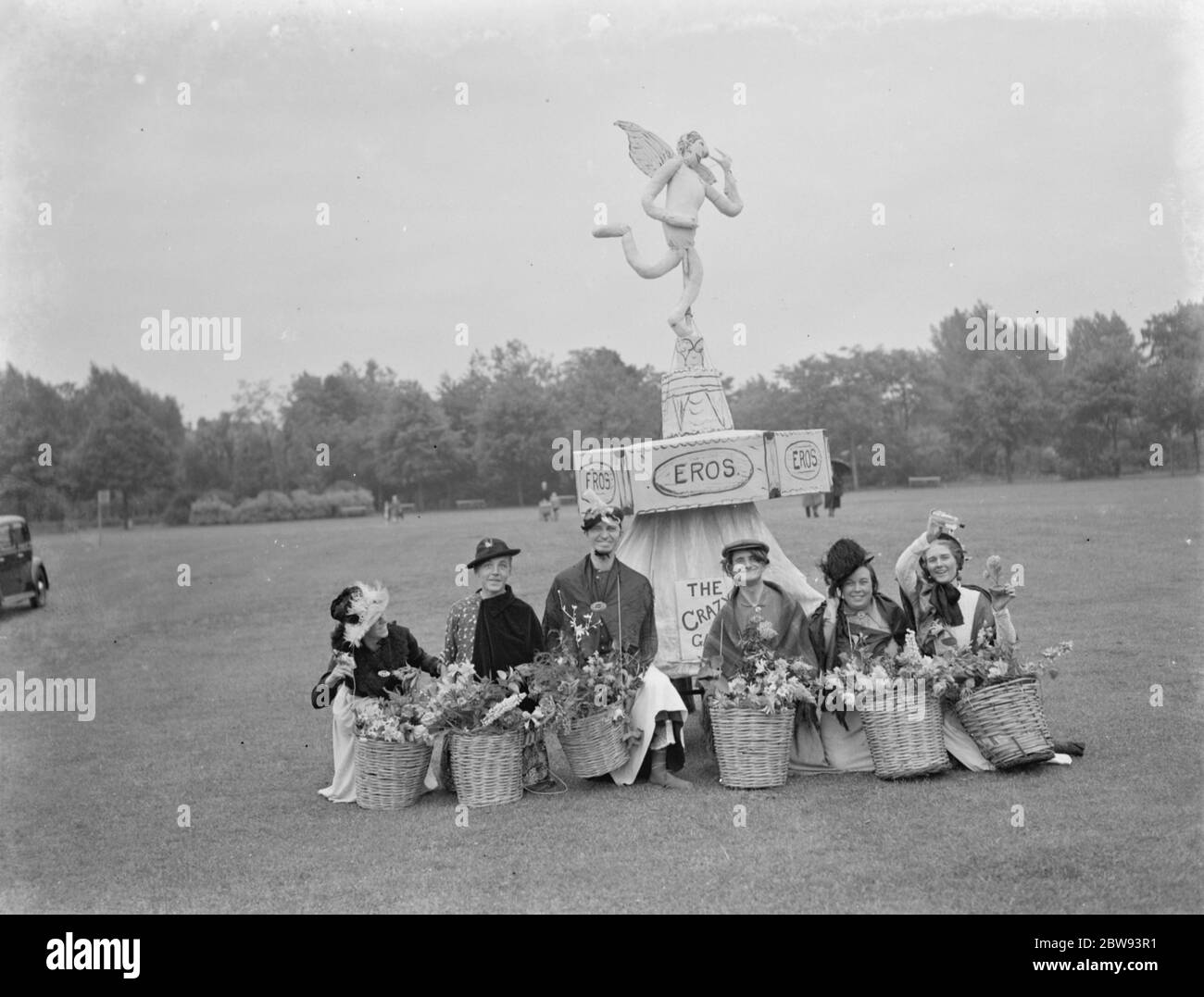 Der Gillingham Karneval in Kent. Blumenhändler . 1939 Stockfoto