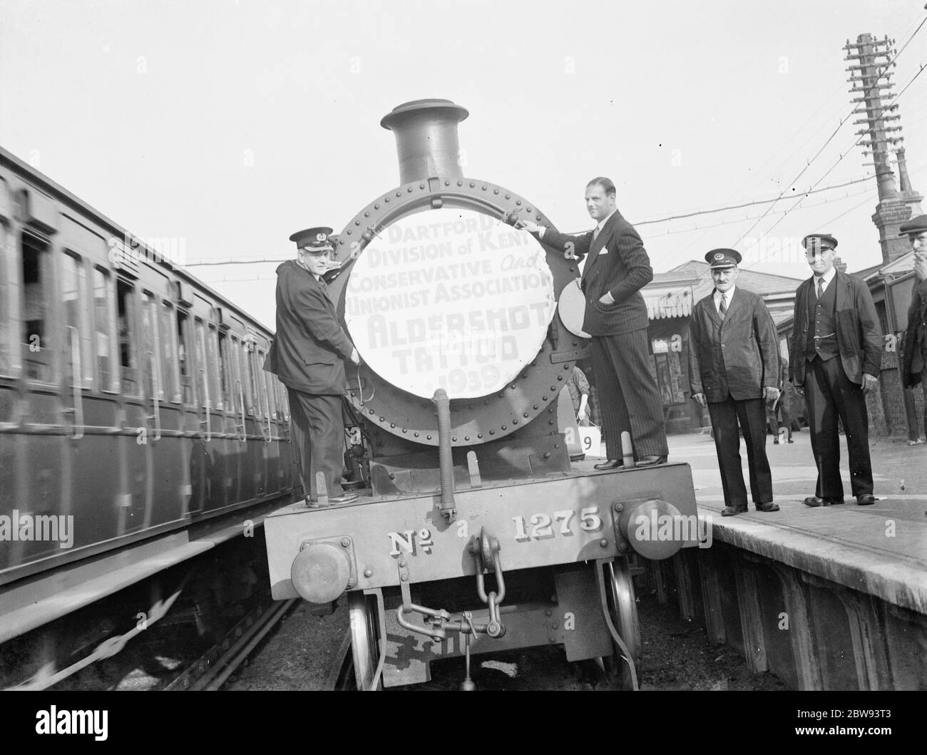 Herr David Behar posiert in einem Zug für die "Dartford Division of Kent Conservative and Union Association Aldershot Tattoo" . 1939 Stockfoto