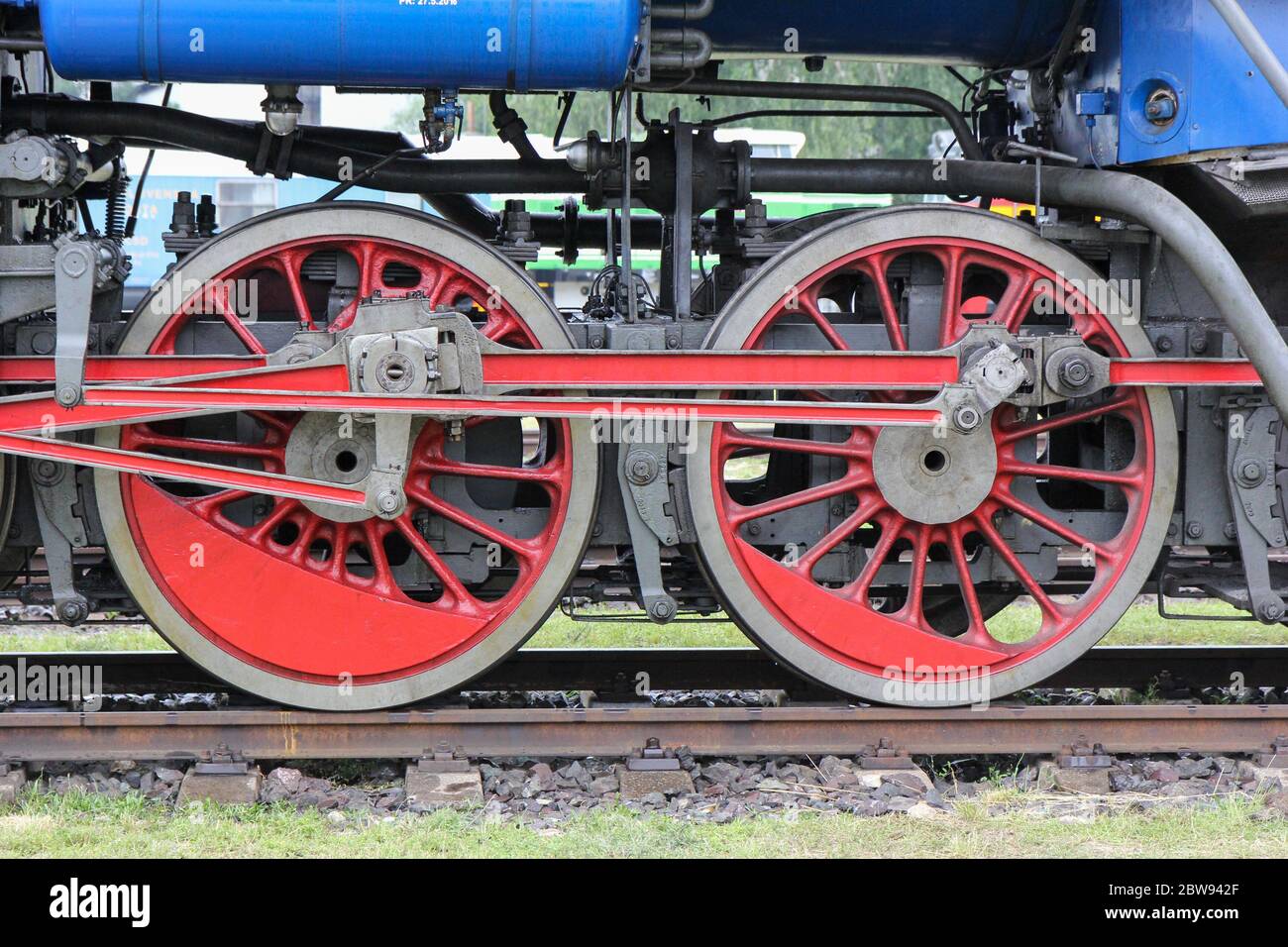 Die Radmaschine einer Lokomotive. Ausstellung alter Lokomotiven und Züge. Stockfoto