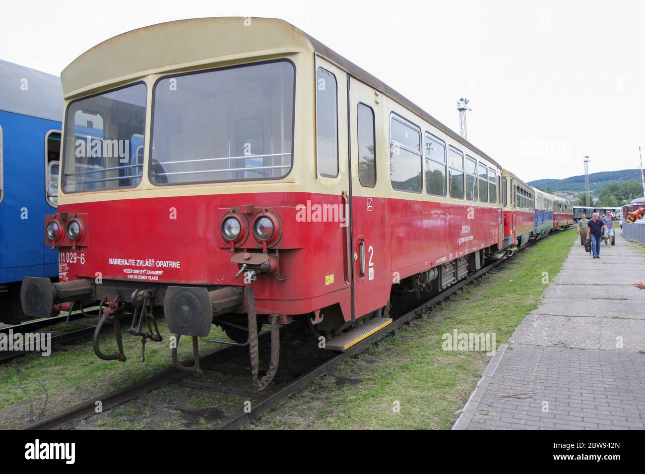 Alte Personenwagen. Ausstellung alter Lokomotiven und Züge. Stockfoto