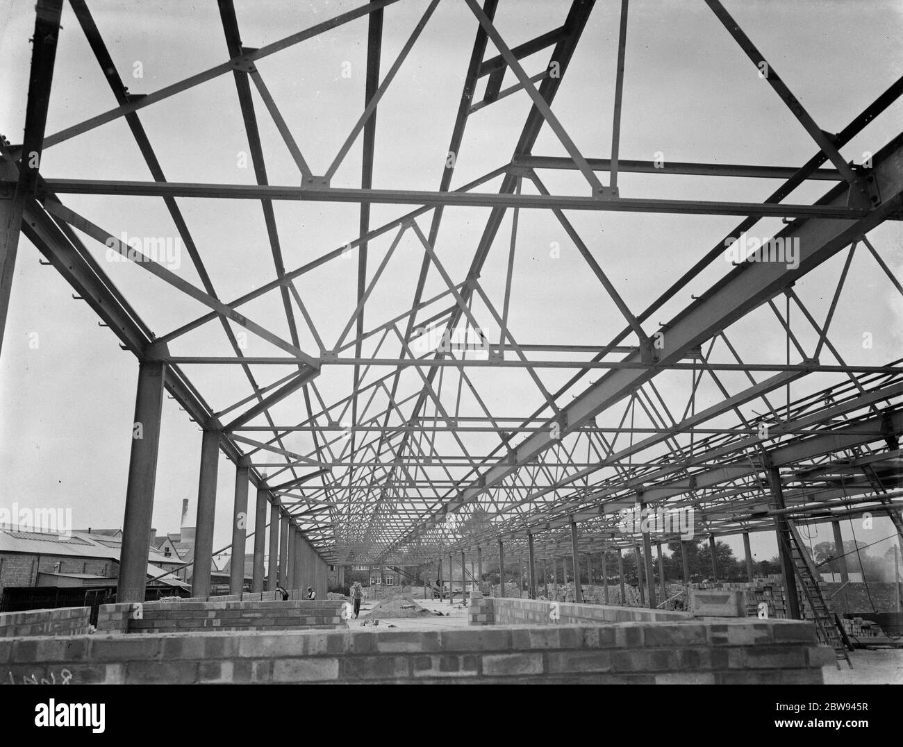 Die St Helens Cable & Rubber Company Limited Fabrik wird in Slough, Buckinghamshire gebaut. Die Stahlarbeiten werden von Edward Wood & Company durchgeführt. 1938 Stockfoto