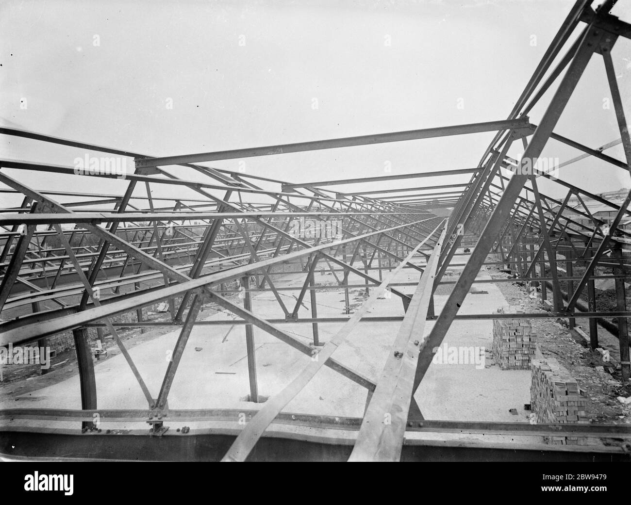 Die St Helens Cable & Rubber Company Limited Fabrik wird in Slough, Buckinghamshire gebaut. Die Stahlarbeiten werden von Edward Wood & Company durchgeführt. 1938 Stockfoto