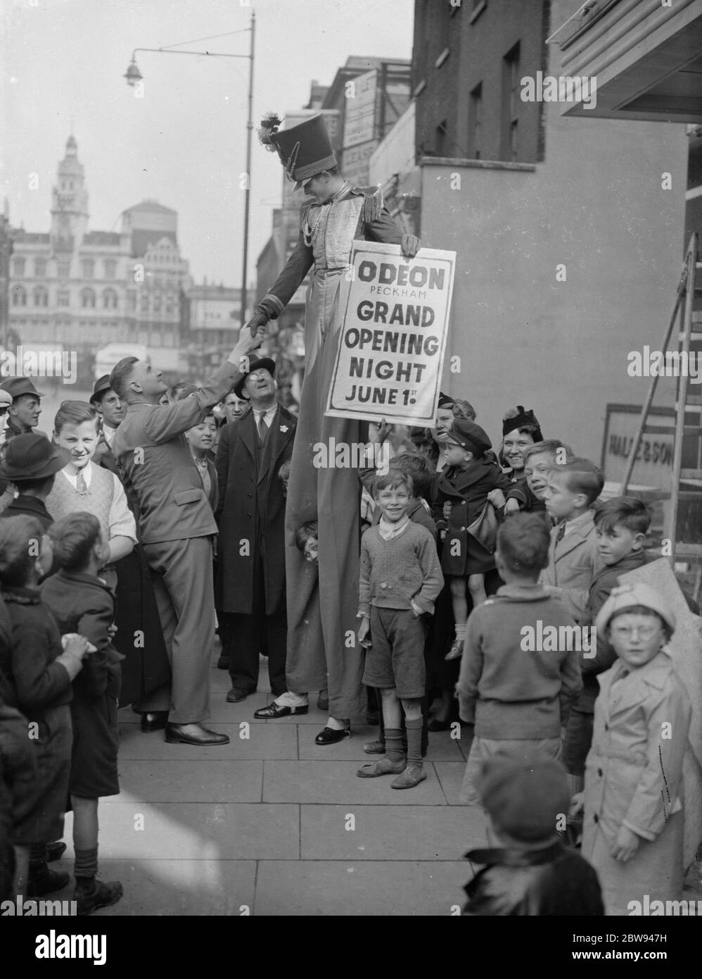 Die Anzeige für die Eröffnung des Odeon in Peckham, London. Juni 1938 Stockfoto