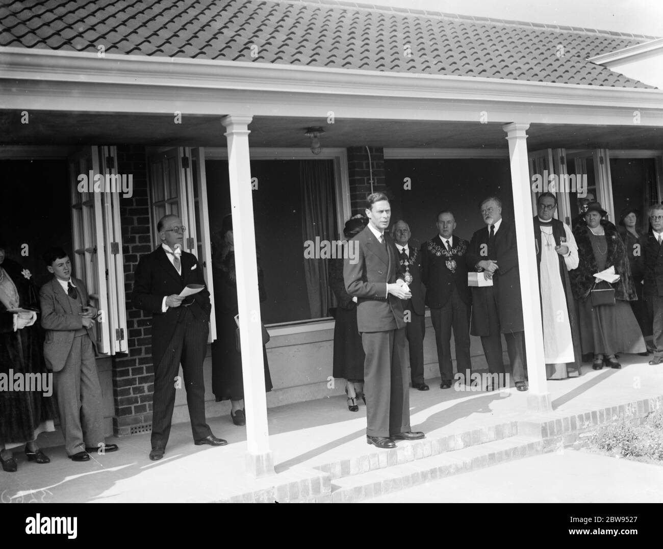 Die Eröffnung des Margaret McMillan House durch seine Hoheit Prinz Albert, der Herzog von York. Das McMillan House ist ein speziell für Kinder errichtetes Freiluftzentrum in Wrotham, Kent. Der Herzog inspiziert das Haus. 1936 Stockfoto