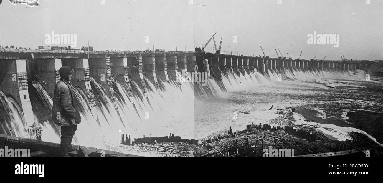 Riese russische Damm nähert sich Vollendung. Die Dneprostroi-Staumauer und Wasserkraftwerk , die angeblich die größte in der Welt sein , ist kurz vor der Fertigstellung , und wird am 1. Mai eröffnet werden . Der riesige Dneprostroi-Damm kurz vor der Fertigstellung. 19. April 1932 Stockfoto