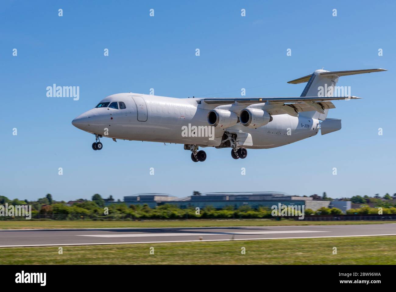 Jota Aviation BAe146 Airliner Jet-Flugzeug G-JOTF Landung am Flughafen London Southend, Essex, Großbritannien. BAE 146-300QT Cargo Conversion Quiet Trader. Ad-hoc-Firma Stockfoto