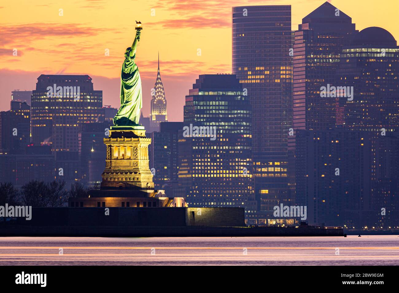 Lower Manhattan und die Freiheitsstatue Stockfoto