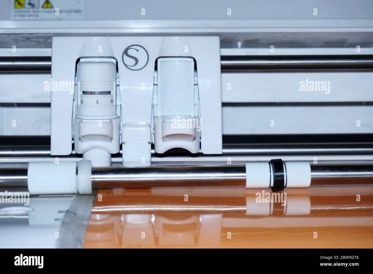 Silhouette Cameo Vinylschneider zum Bedrucken von T-Shirts. Foto aufgenommen in einem Geschäft in Benguet, Philippinen am 1. Oktober 2019. Stockfoto