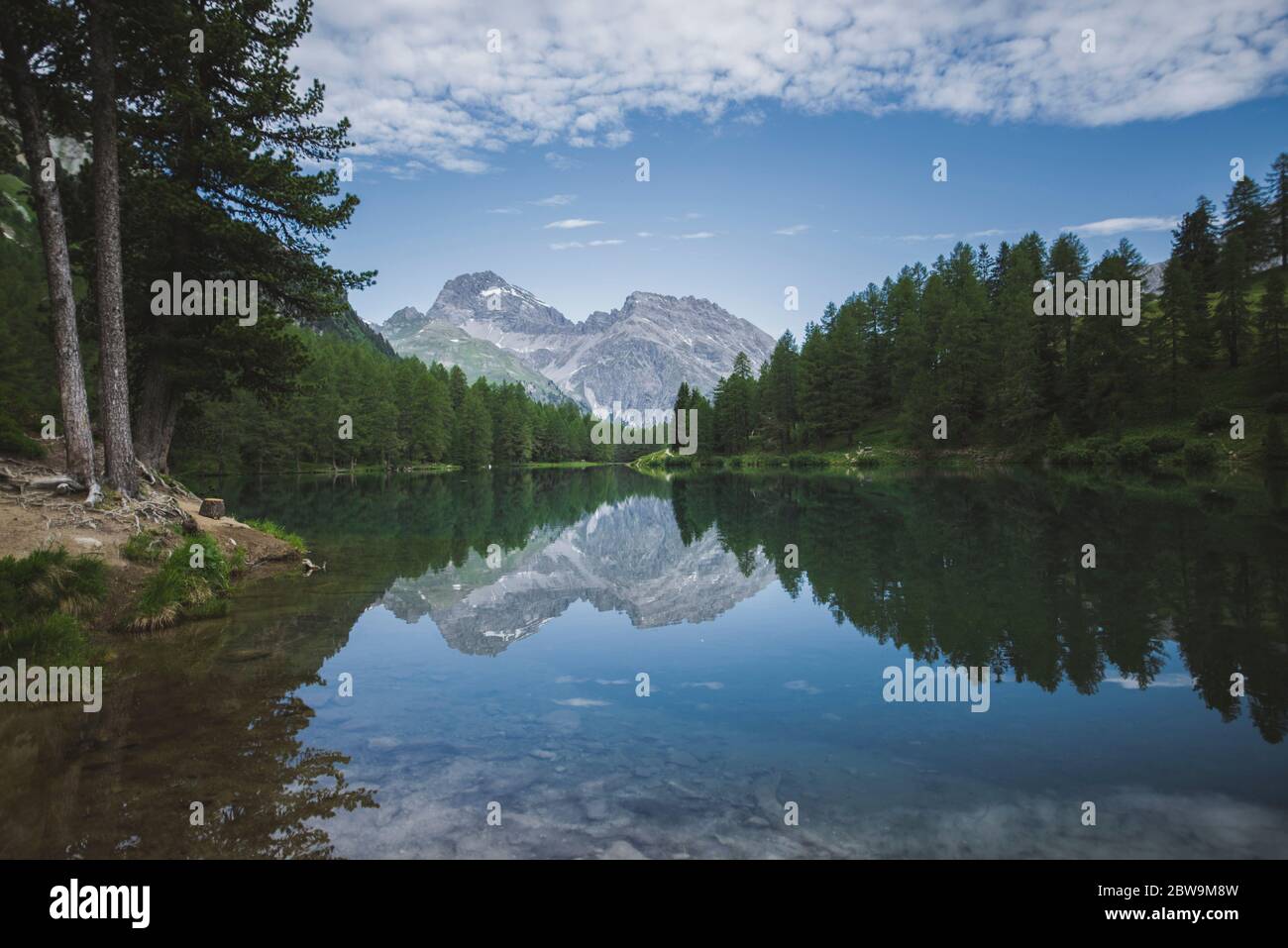 Schweiz, Bravuogn, Palpuognasee, Panoramasicht auf den Palpuognasee in den Schweizer Alpen Stockfoto