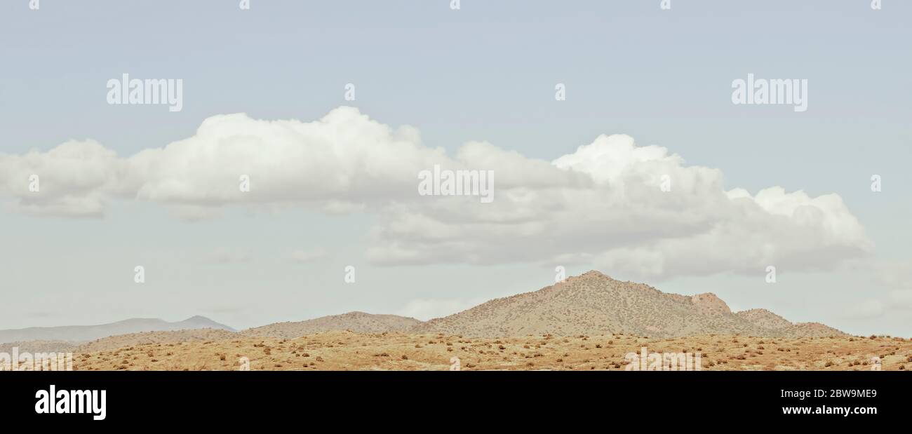 USA, Landschaft mit Wüste und Berggipfel Stockfoto