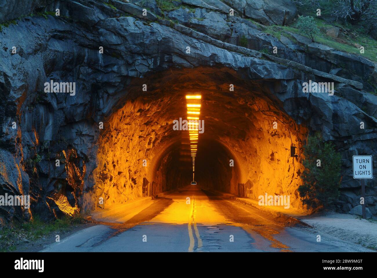 USA, beleuchteter Tunnel in Bergen Stockfoto