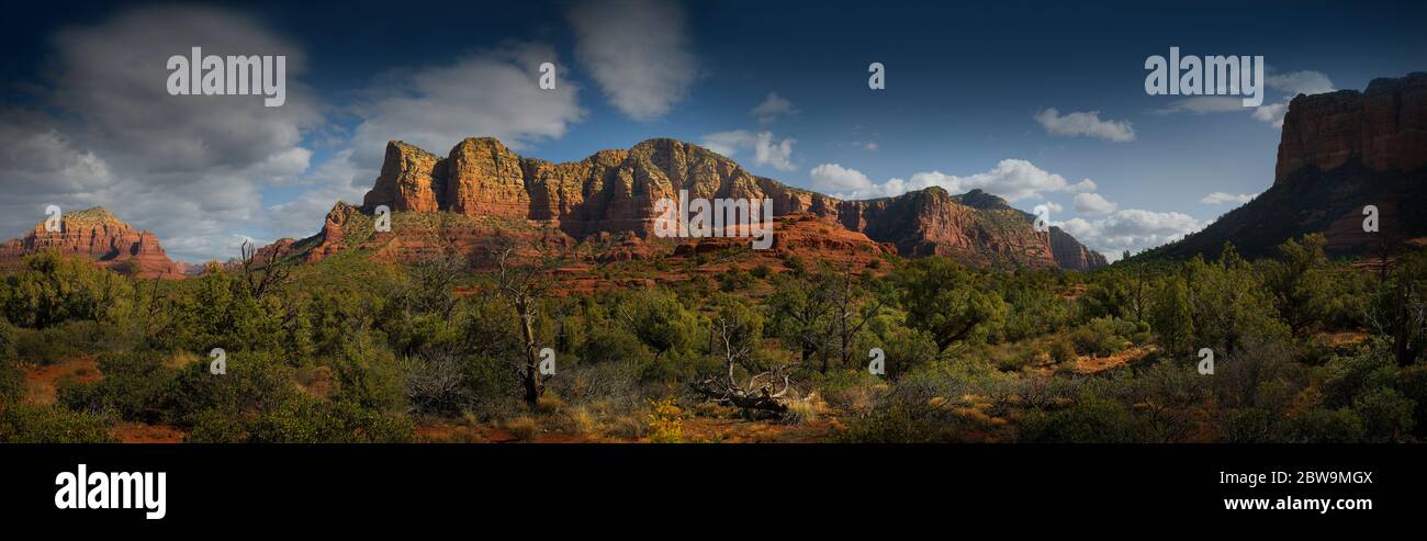 USA, Arizona, Sedona, Landschaft mit Felsformationen Stockfoto