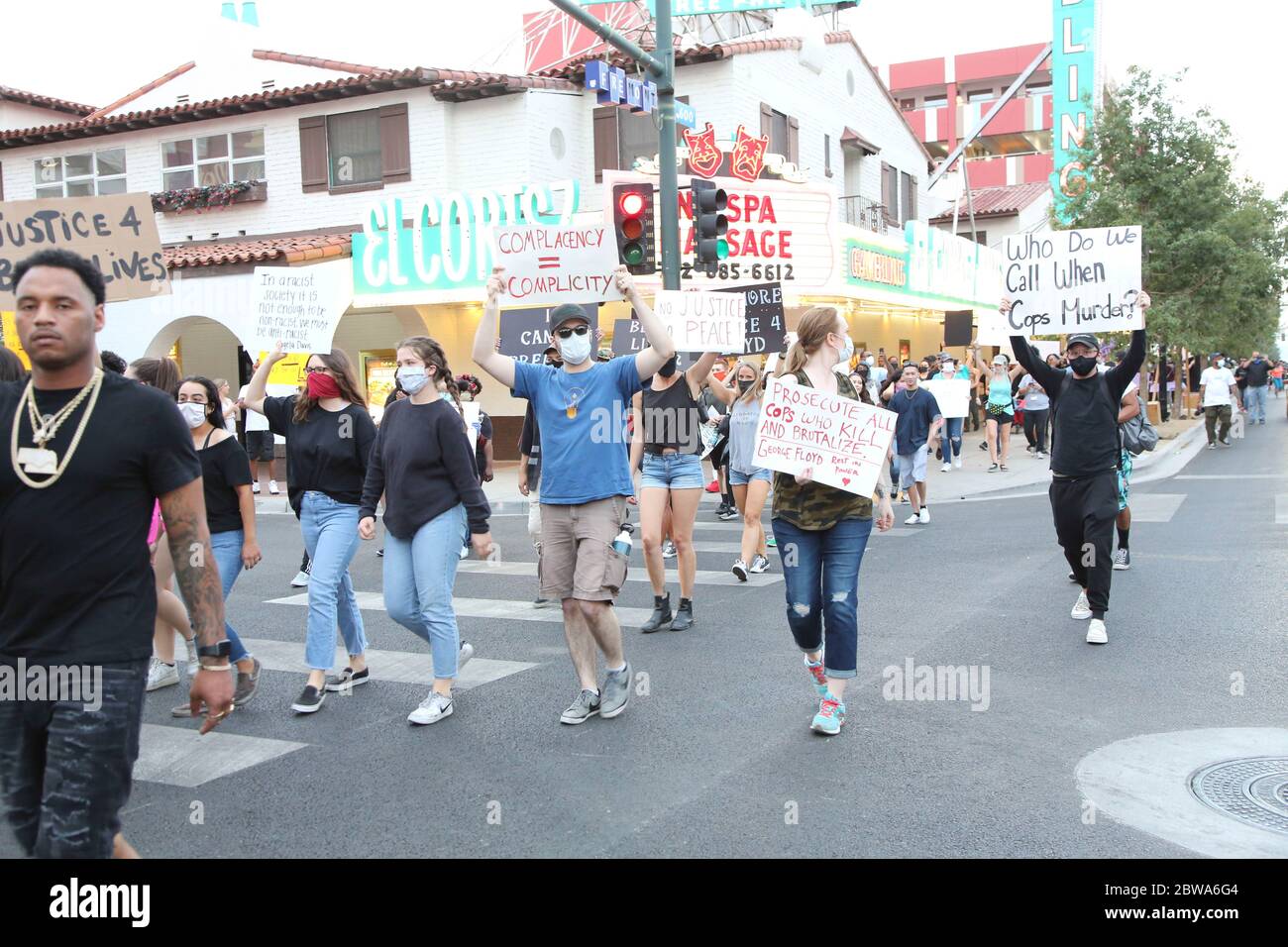 Las Vegas, Usa. Mai 2020. Las Vegas, NV - 30. Mai 2020: Demonstration für George Floyd im Containerpark in der Innenstadt am 30. Mai 2020 in Las Vegas, Nevada. (Kredit: Peter Noble / Der Fotozugang) Kredit: Der Fotozugang/Alamy Live News Stockfoto