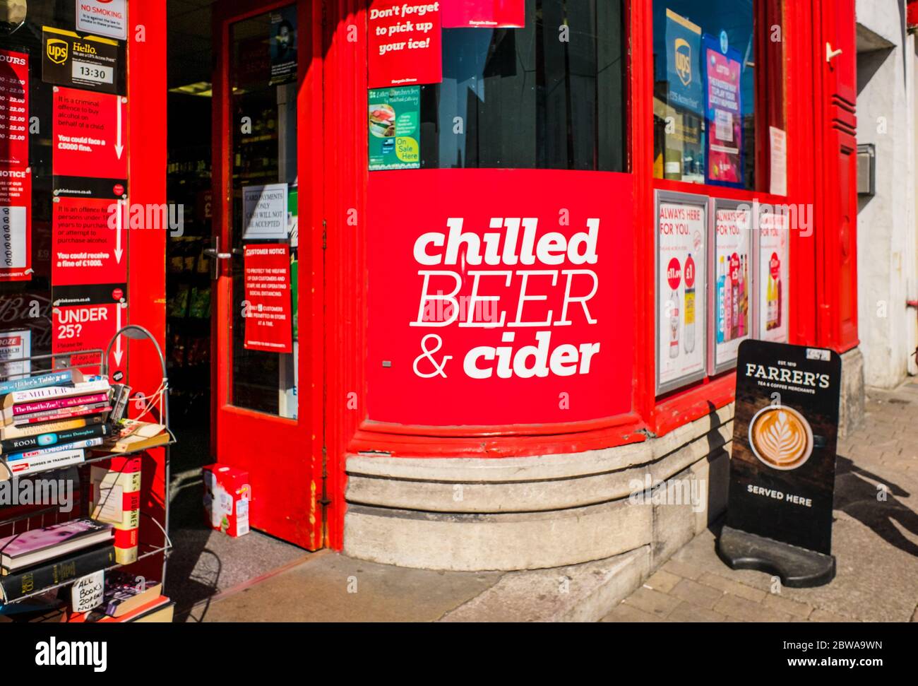 Kednal UK 28 May 2020 EIN 'Bargain Booze' Off-License Shop in Kendal Stockfoto
