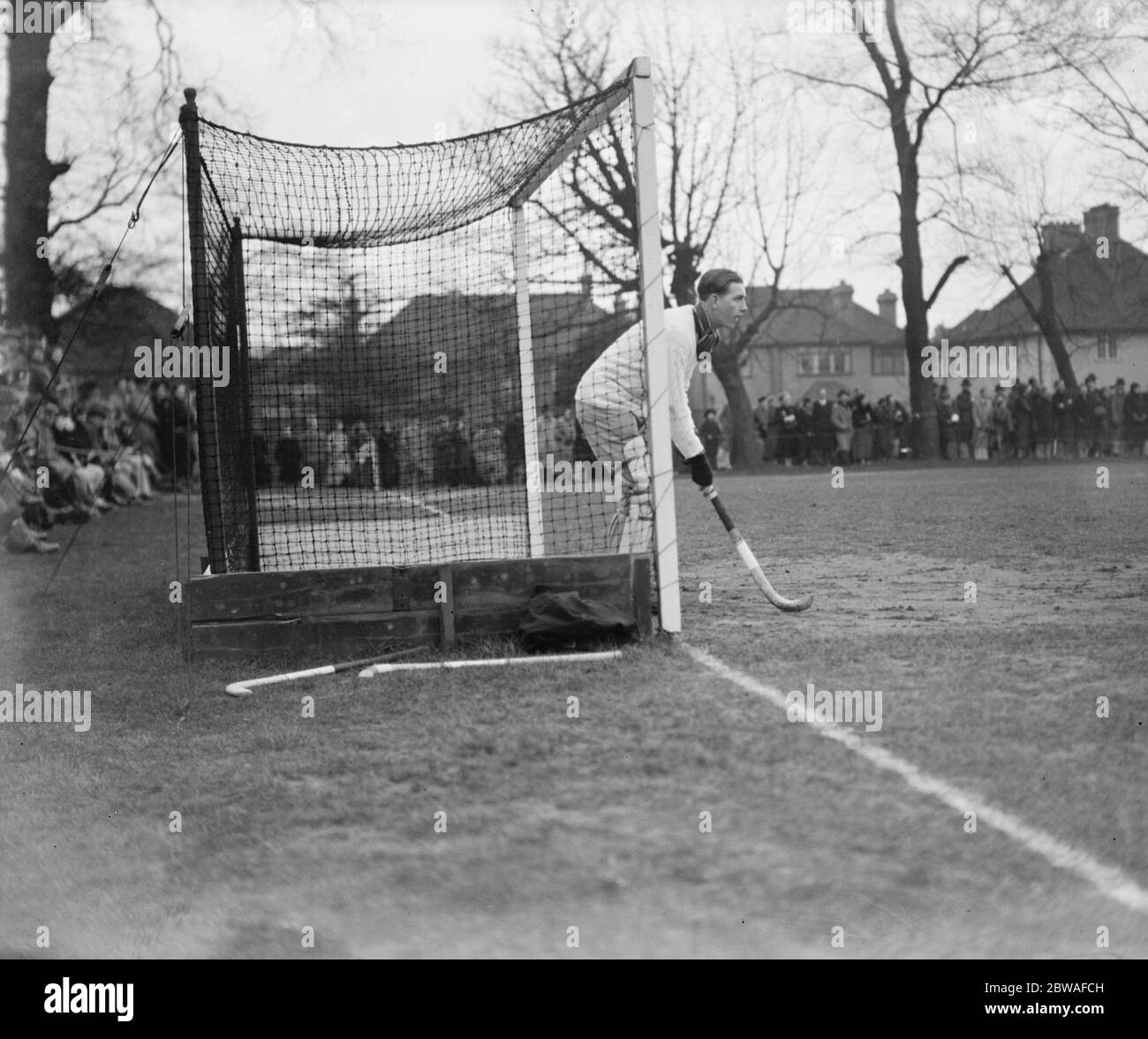 Varsity Hockey in Beckenham , Oxford gegen Cambridge , F G D Evans , Oxford Torwart 16 Februar 1935 Stockfoto