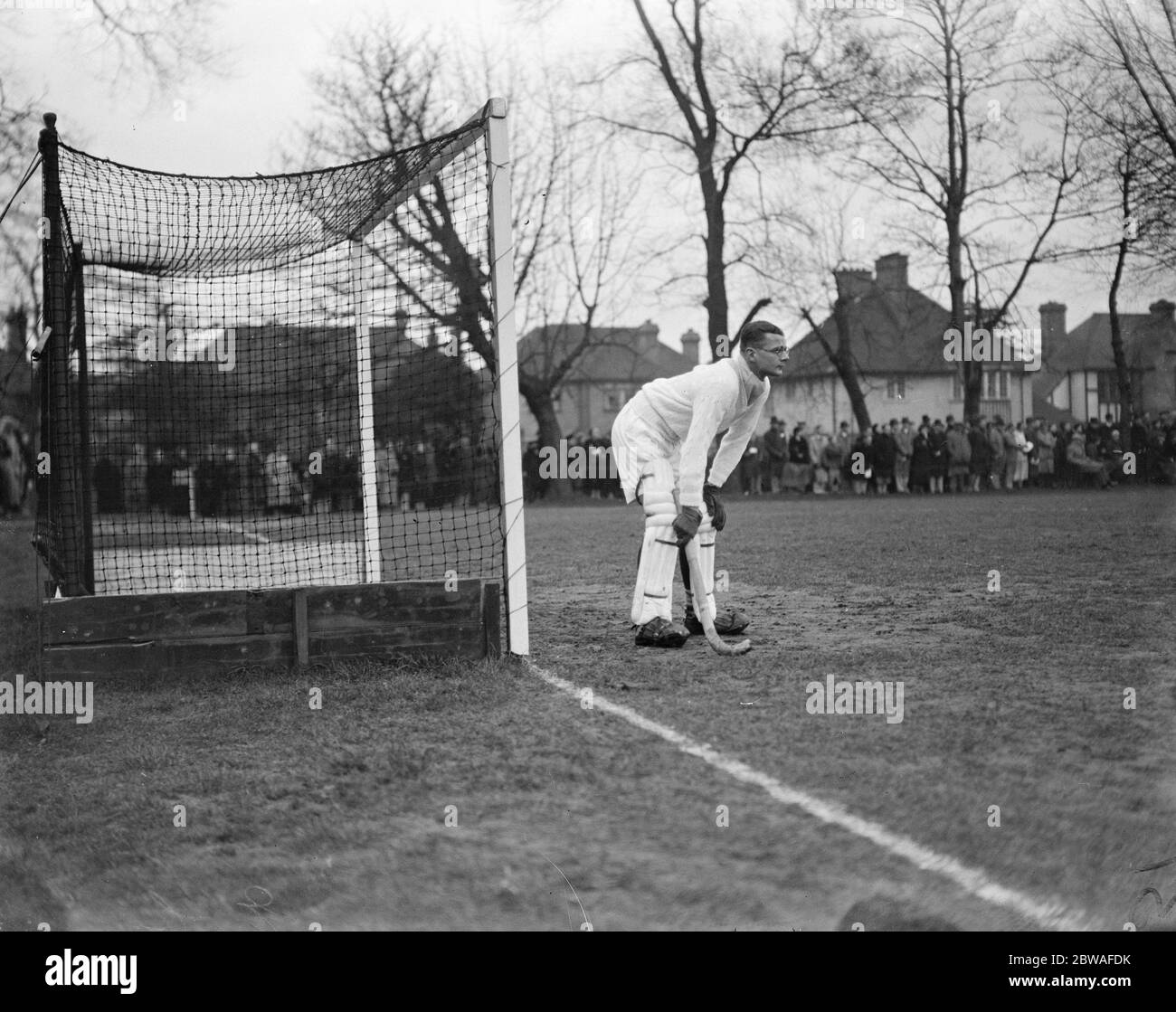 Varsity Hockey in Beckenham , Oxford gegen Cambridge , J B Aitken , Cambridge Torwart 16 Februar 1935 Stockfoto