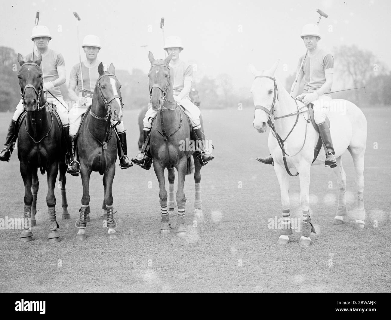 Polo im Ranelagh Polo Club Colts Cup Finale, Manor Farm gegen Edmondsbury Manor Farm, von links nach rechts Colonel H L Ismay , Captain W S Fielding Johnson , R H Hewetson , und J H B Evatt 9 Mai 1936 Stockfoto