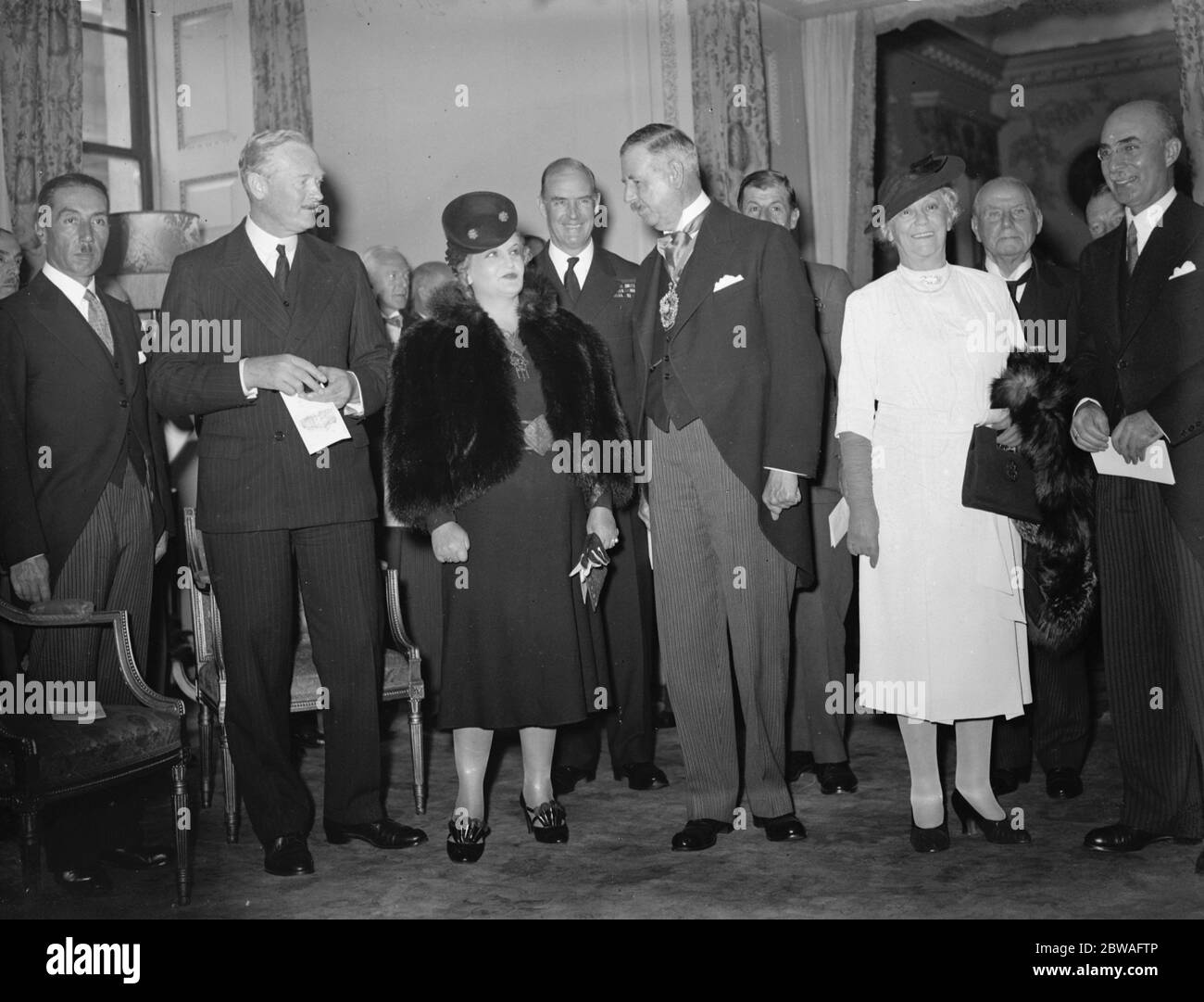 Mansion House , türkische Mission unterhalten, um Mittagessen von Lord Mayor. FRAU Orbay , der Oberbürgermeister , Frau Mayoress ( Lady Bowater ) und General Orbay 6 Oktober 1939 Stockfoto