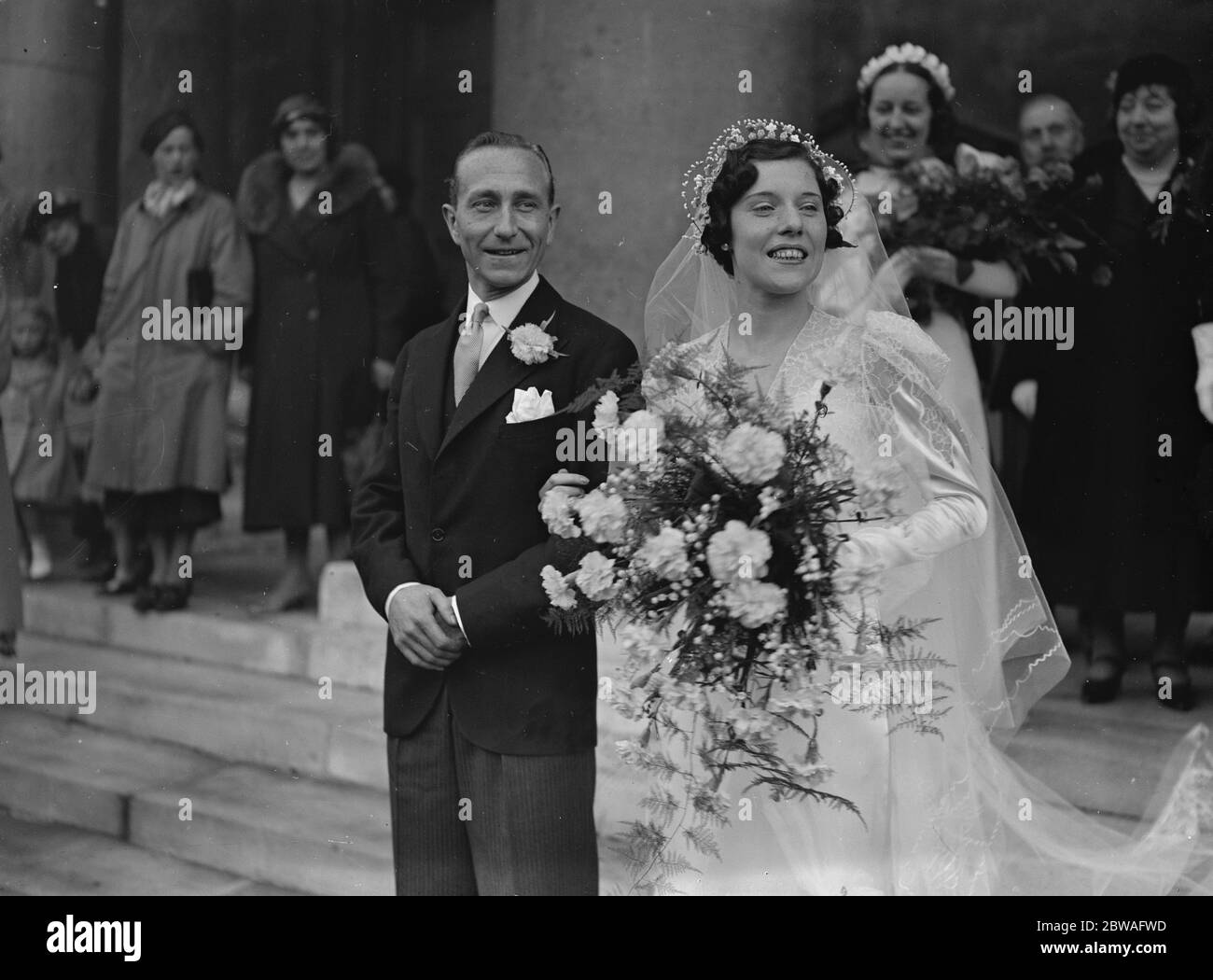 Hochzeit von Arthur Williams und Joyce Gardner , der Billardspieler in der Marylebone Pfarrkirche 9. Oktober 1937 Stockfoto