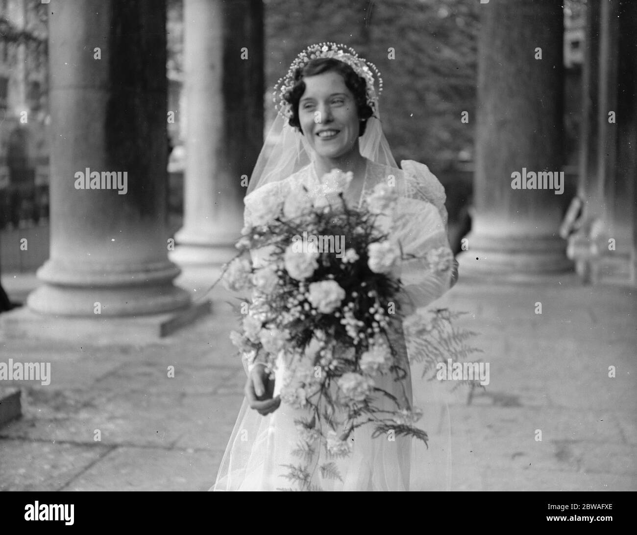 Hochzeit von Arthur Williams und Joyce Gardner , der Billardspieler in der Marylebone Pfarrkirche 9. Oktober 1937 Stockfoto