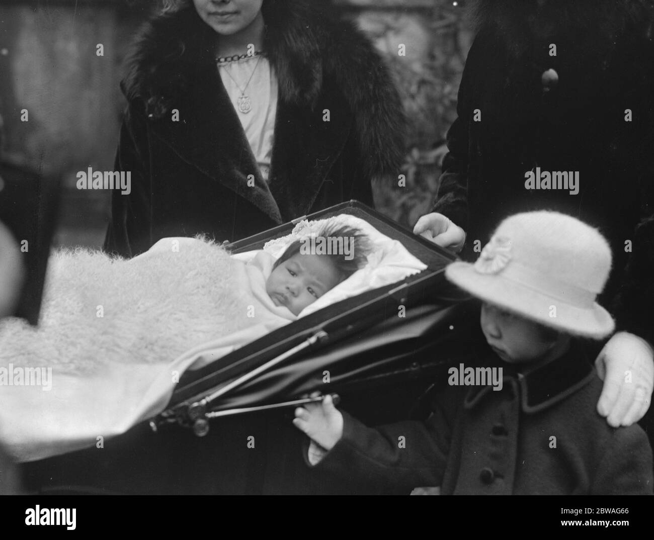 Siamesischer Baby Prince EIN kleiner Neuling in London, der kleine Sohn von Prinz Damras, Sekretär der siamesischen Gesetzgebung und ein Cousin des Königs von Siam 30. November 1921 Stockfoto