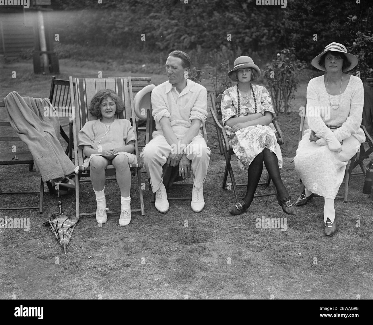 Schauspieler Cricket Match in Wimbeldon Herr Gerald Du Maurier , mit Frau Du Maurier und ihren Kindern , Jeanne und Daphne Stockfoto