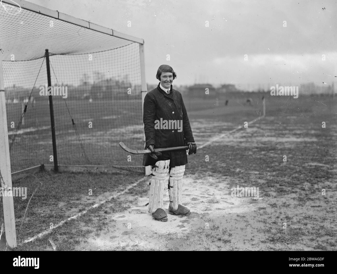 Damen Hockey in Merton Abbey . Miss Winifred Brown (von Leicester), Kapitän der Lancashire-Team gegen Middlesex. 30. November 1929 Stockfoto